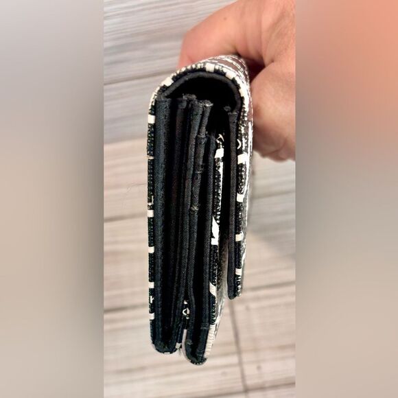 093- Kenneth Cole Reaction Black& White Long Wallet - Picture 4 of 9